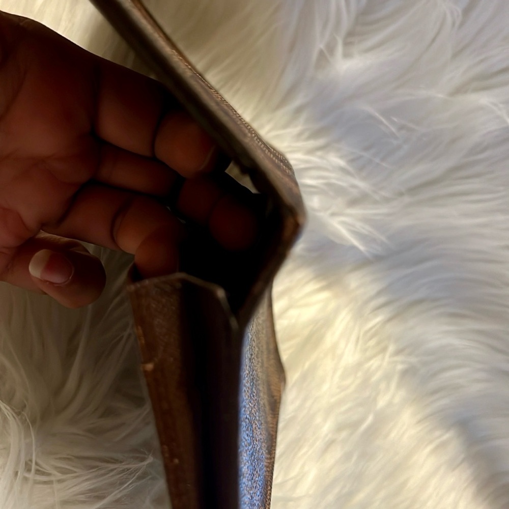 💯% Authentic Louis Vuitton Checkbook Passport Case. - Picture 8 of 10